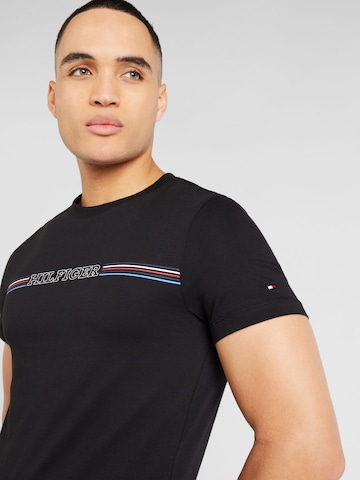 TOMMY HILFIGER T-shirt i svart