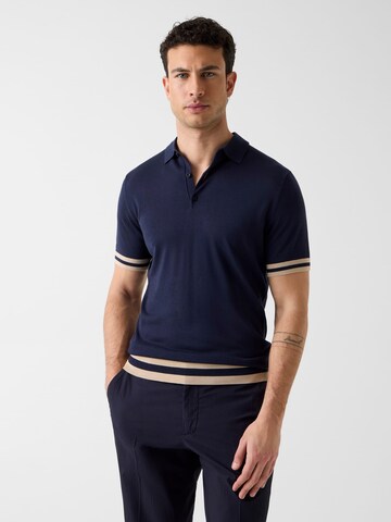 GUESS Sweater in Blue: front