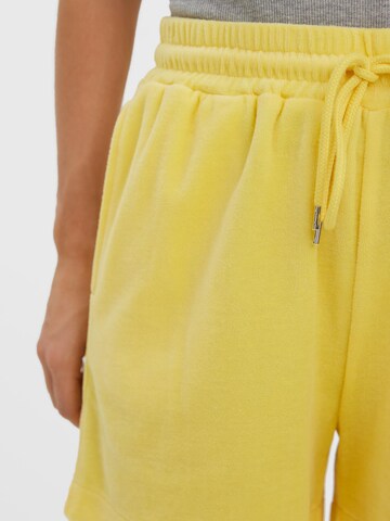 VERO MODA - Regular Calças 'UNICA' em amarelo