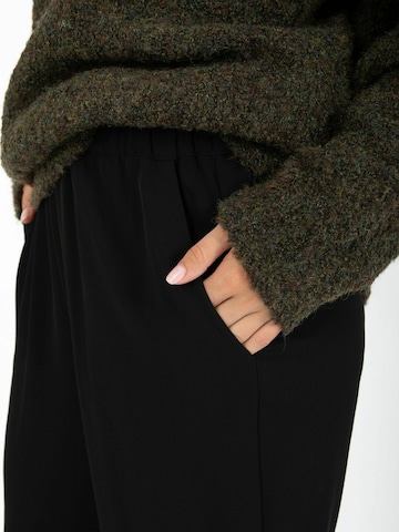 Coster Copenhagen Szabványos Nadrág ' MABEL ' - fekete