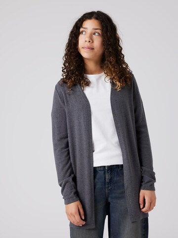 TWO SOON Strickjacke in Grau: Vorderseite