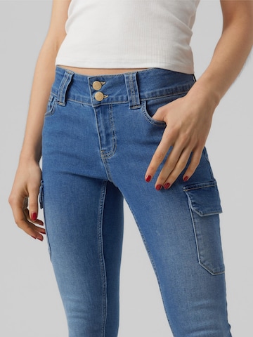 Skinny Jeans cargo 'CATCH' VERO MODA en bleu