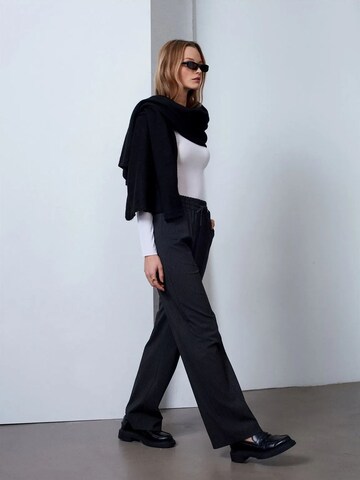 Dilvin Wide leg Trousers in Grey