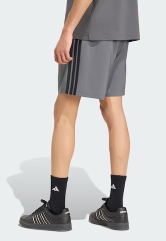 Loosefit Pantalon de sport 'Essentials Chelsea Lite' ADIDAS SPORTSWEAR en gris