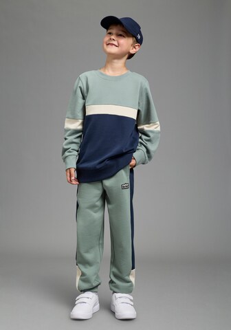 SCOUT Tapered Pants in Green: front
