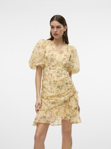 Robe de cocktail 'PHOEBE' VERO MODA en jaune : devant