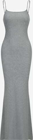 cfab (formerly creamy fabrics) Kleid 'Ribbed Cami Maxikleid' in Grau: Vorderseite