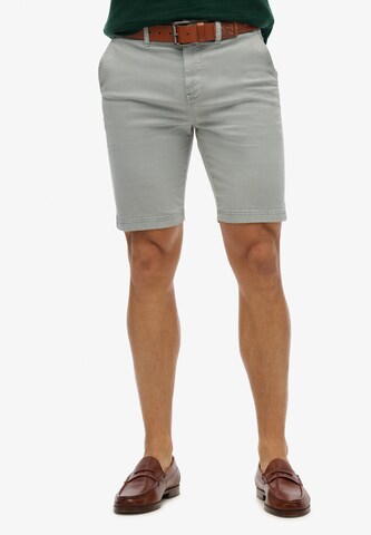 Superdry Regular Shorts 'Offier' in Grau: Vorderseite