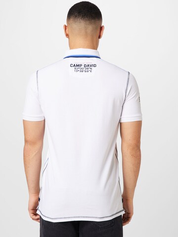 CAMP DAVID قميص بلون أبيض