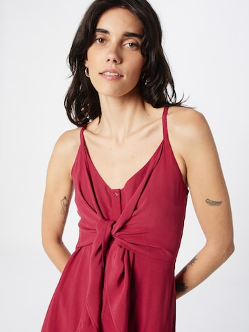 Robe 'Cami' ABOUT YOU en rouge