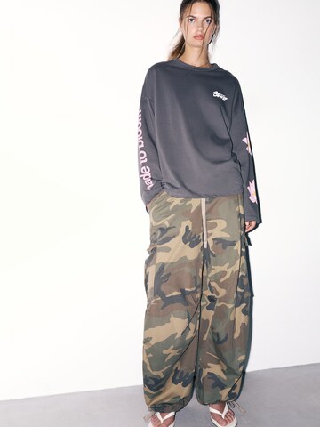 T-shirt Pull&Bear en gris : devant