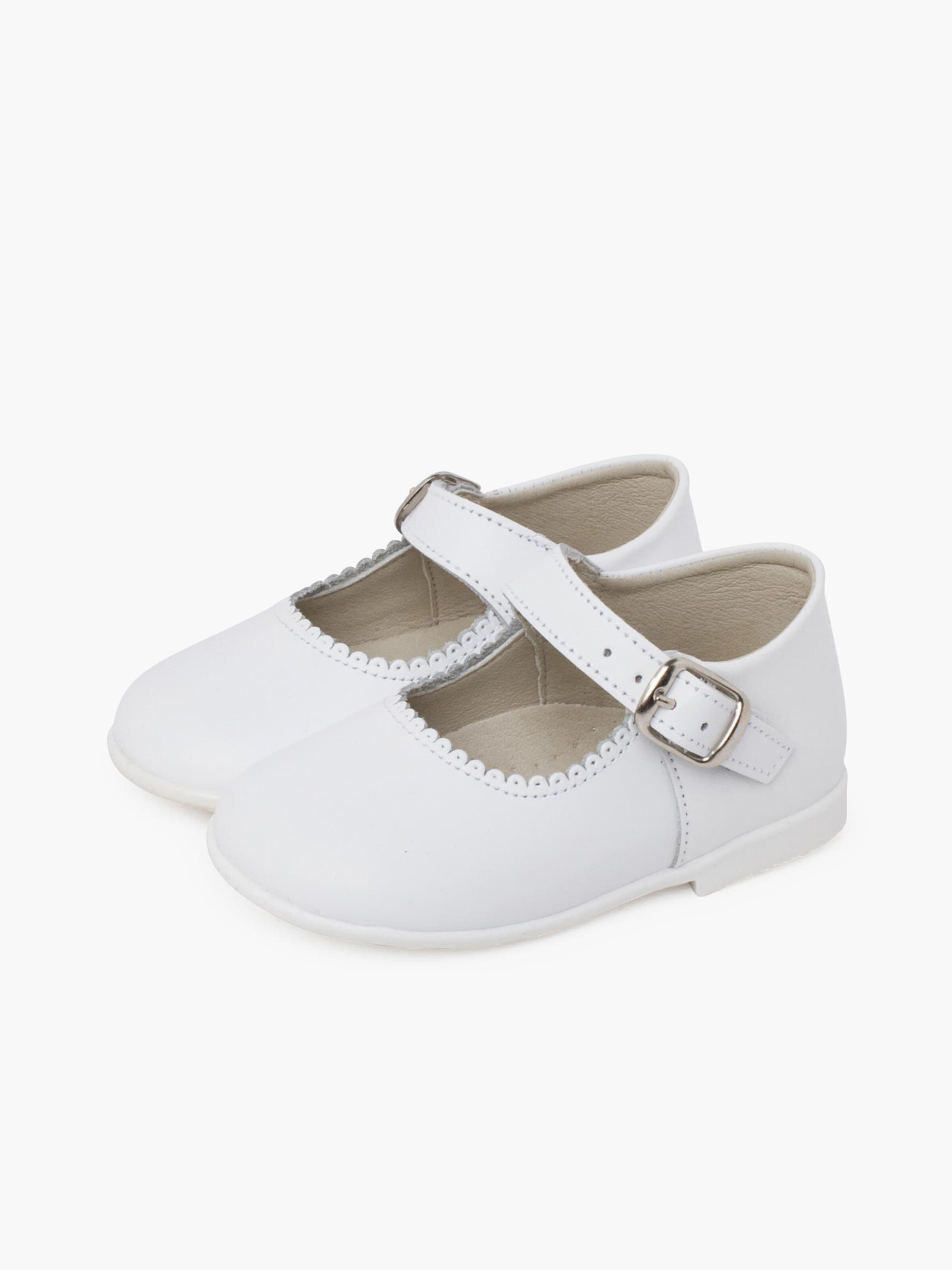 Pisamonas - Sapato baixo em branco