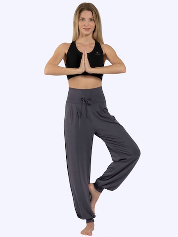 Magadi Loosefit Sporthose 'Florence'‌‌‌‌‌‌‌‌‌ in Grau