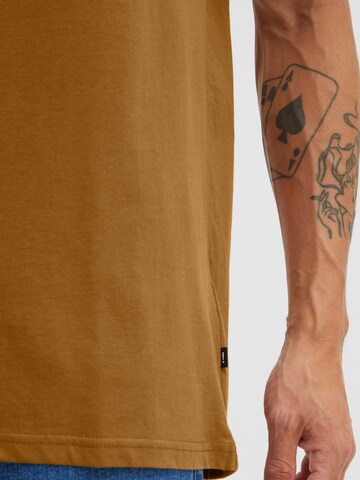 T-Shirt !Solid en marron
