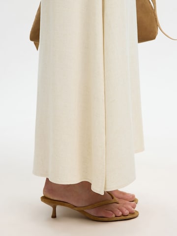 SELECTED Rock in Beige