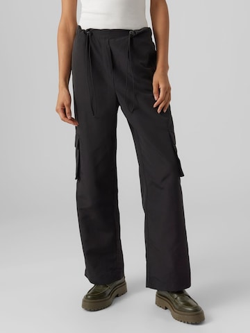 VERO MODA Loosefit Cargobroek 'Tessie' in Zwart: voorkant