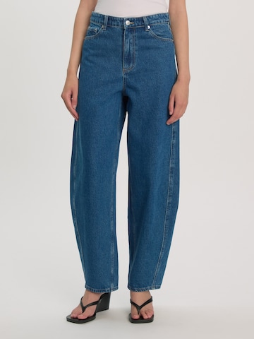 Barrel Jeans 'Camilla' di EDITED in blu: frontale