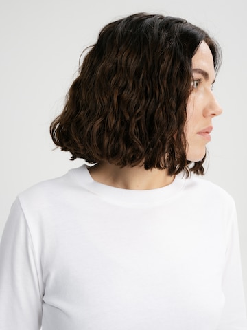 MELA - Camisa 'Dhivya' em branco