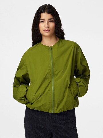Veste mi-saison 'PCMilly' PIECES en vert : devant