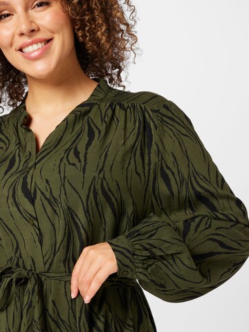 Robe-chemise 'BANNI' ONLY Carmakoma en vert