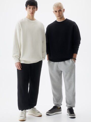 Pull&Bear Tapered Byxa i grå