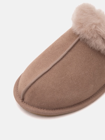 UGG Домашни пантофи 'SCUFFETTE II' в бежово