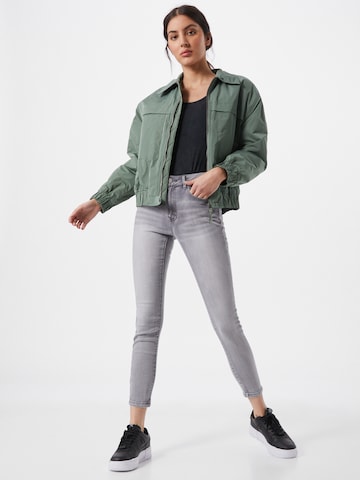 VILA Skinny Jeans 'Viekko' in Grau