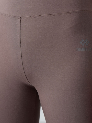 Tommy Life - Fato de jogging em castanho