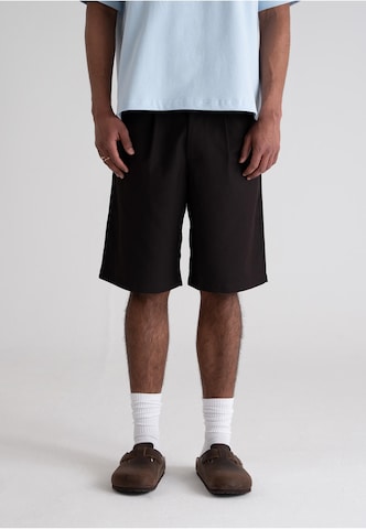 Prohibited Loose fit Pleat-Front Pants in Brown: front