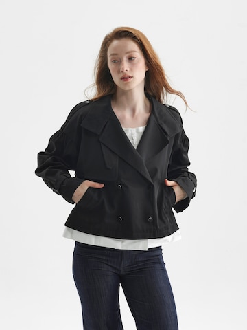 TorWeit Between-Seasons Coat 'Double-breasted cropped trench coat' in Black
