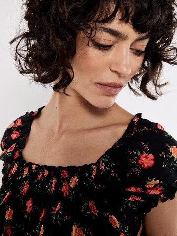 Robe ' ' Apricot en noir