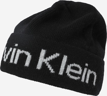 Căciulă de la Calvin Klein pe negru: față