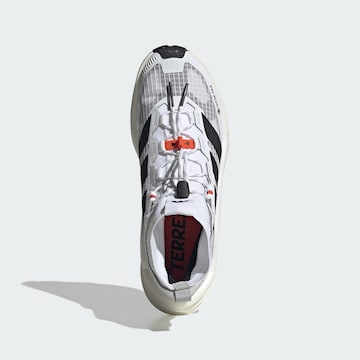 Chaussure basse 'Freehiker 3 Ultra' ADIDAS TERREX en blanc