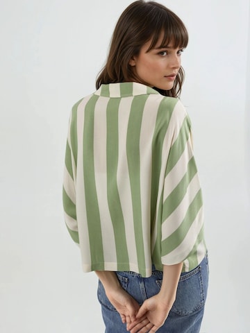 Busem - Blusa em verde