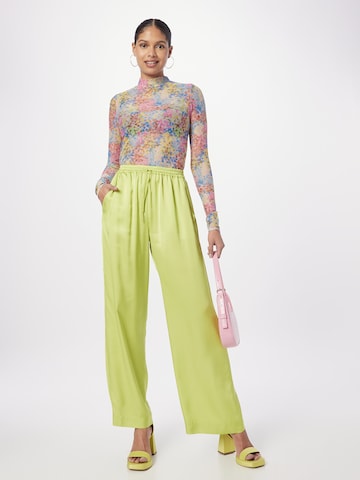 minus - Pierna ancha Pantalón 'Kamia' en verde