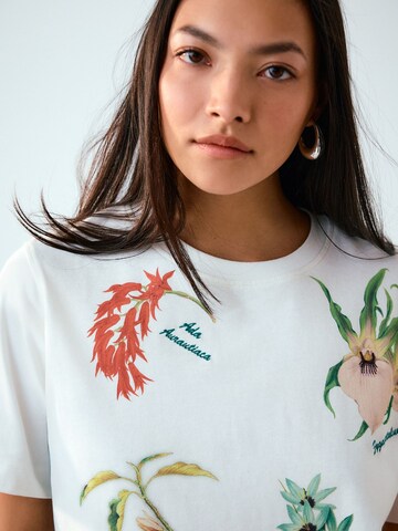 Tricou de la Next pe alb