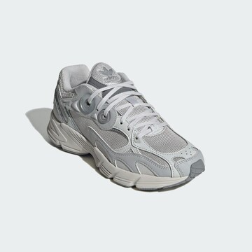 ADIDAS ORIGINALS Sneakers laag 'Astir' in Grijs