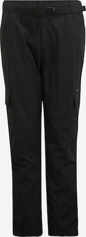 Urban Classics Regular Cargo Pants in Black: front