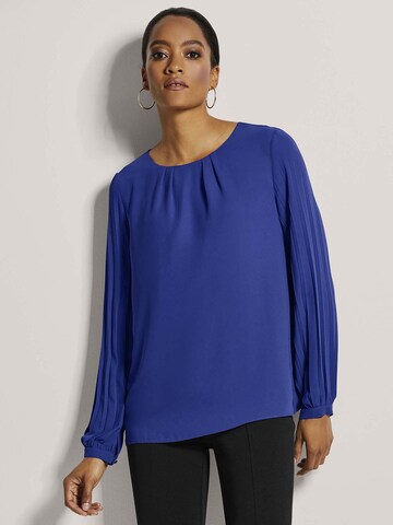 MADELEINE Bluse in Blau: Vorderseite