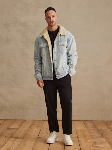 DAN FOX APPAREL Prehodna jakna 'Tim' | modra barva