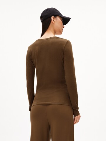ARMEDANGELS Longsleeve ENRICCA SOFT in Braun
