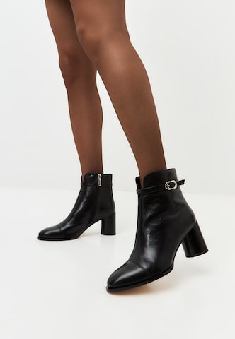 CESARE GASPARI Stiefelette in Schwarz