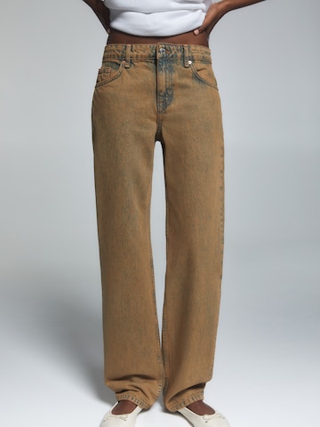 Pull&Bear Regular Jeans in Bruin: voorkant