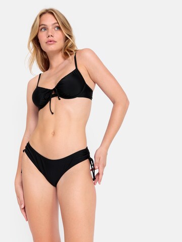 Slip bikini 'Gina' di LSCN by LASCANA in nero: frontale