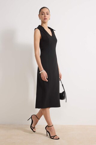 Trendyol - Vestido en negro: frente