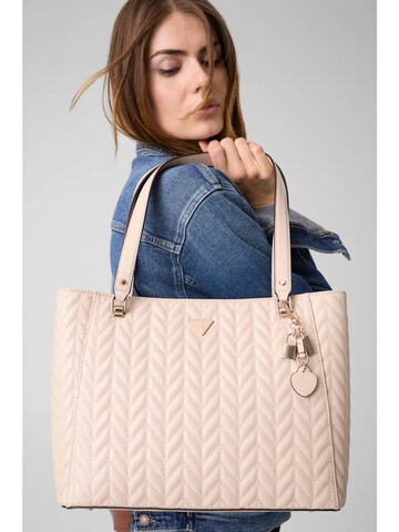 GUESS Schultertasche 'Stacey' in Beige