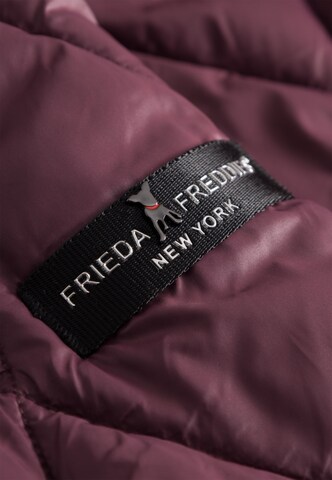 Frieda & Freddies NY Mantel in Lila