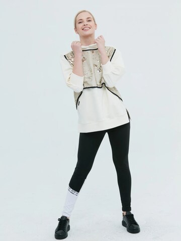 SCR. Sweatshirt 'SHOSIN' in Wit