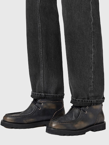 AllSaints - Botas com atacadores em castanho