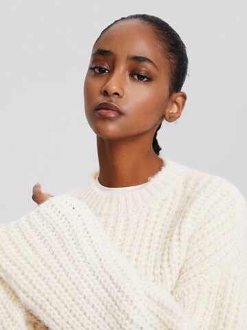 Bershka Sweater in Beige